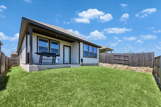 685 Papaya DR, Buda, TX 78610