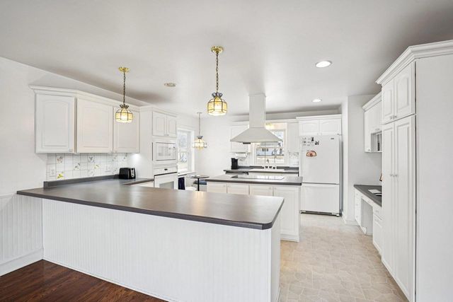 S1135 Rhine Drive, La Valle, WI 53941