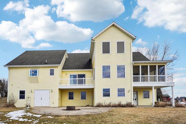 S1135 Rhine Drive, La Valle, WI 53941