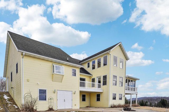 S1135 Rhine Drive, La Valle, WI 53941