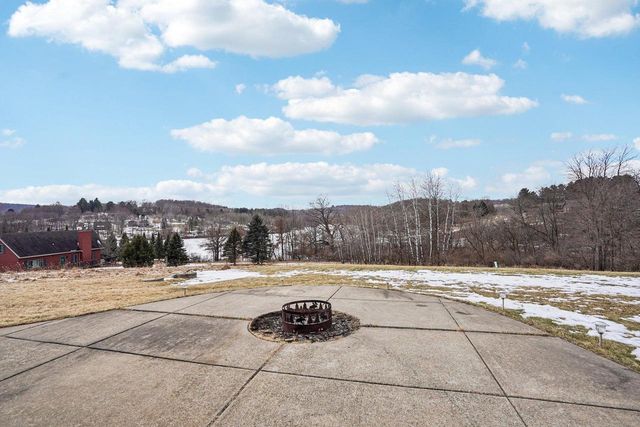 S1135 Rhine Drive, La Valle, WI 53941