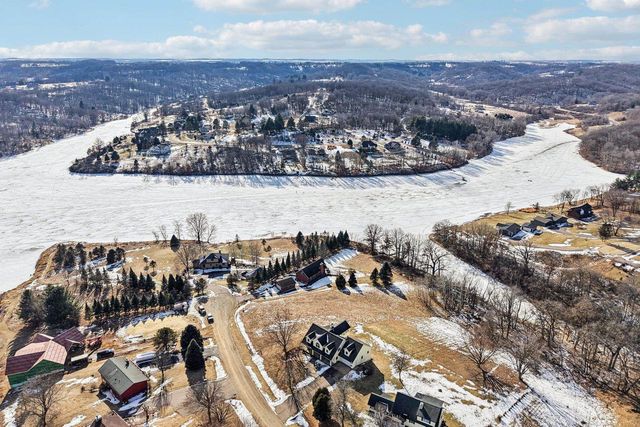 S1135 Rhine Drive, La Valle, WI 53941