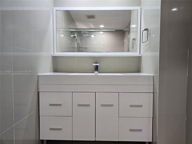 18051 Biscayne Blvd 1204, Aventura, FL 33160