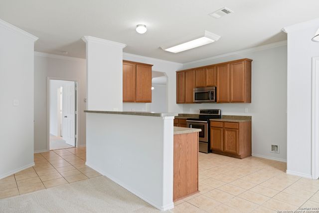 109 STAMPEDE RNCH, Selma, TX 78154