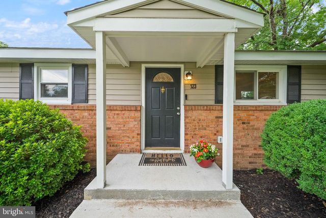 123 SOUTHGATE AVE, Fredericksburg, VA 22408