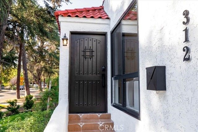 312 N Bronson Avenue, Los Angeles, CA 90004