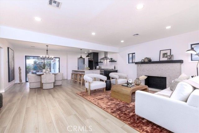 312 N Bronson Avenue, Los Angeles, CA 90004