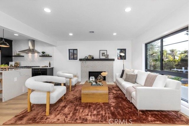 312 N Bronson Avenue, Los Angeles, CA 90004