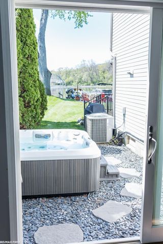 9427 Boncrest Street, Commerce Twp, MI 48382
