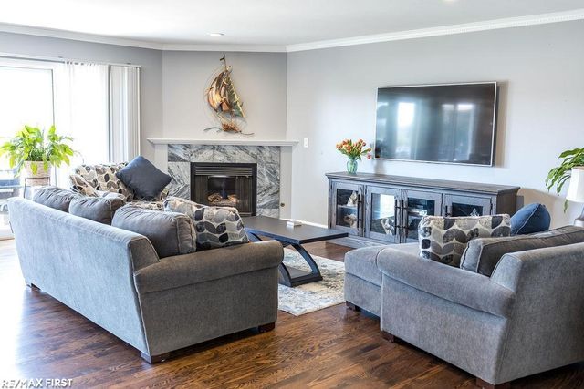 9427 Boncrest Street, Commerce Twp, MI 48382