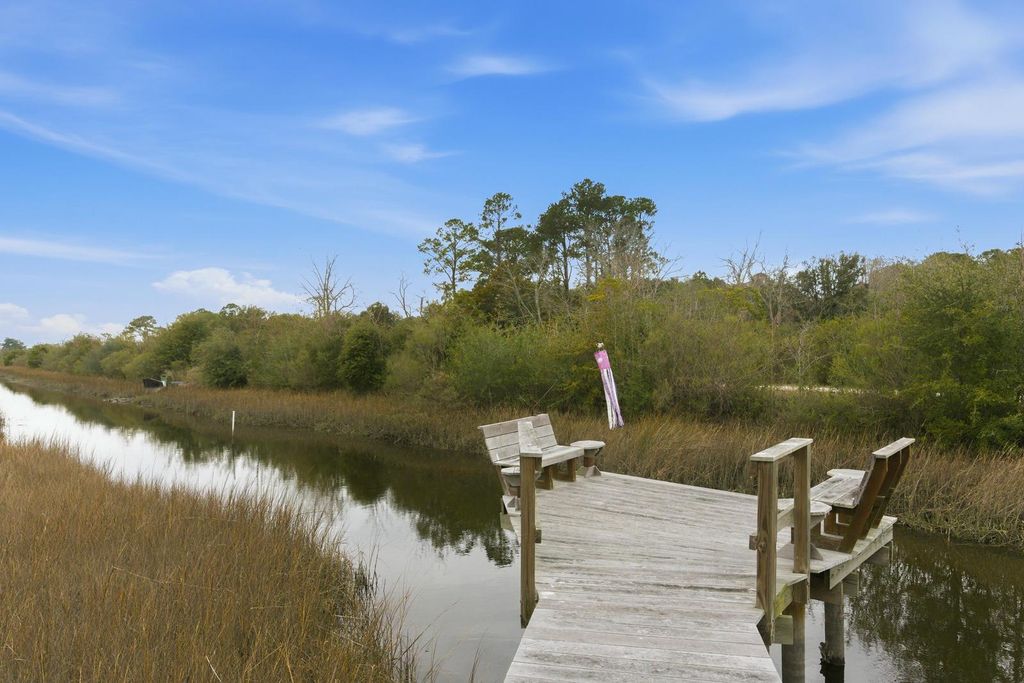 Image 5 of property listing at 224 Old Hickory Crossing, Johns Island, SC 29455