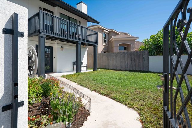 13730 Hawksnest Bay Dr, Corpus Christi, TX 78418