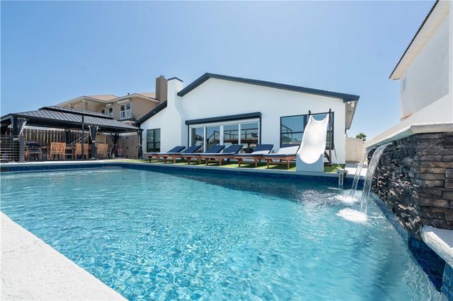 13730 Hawksnest Bay Dr, Corpus Christi, TX 78418