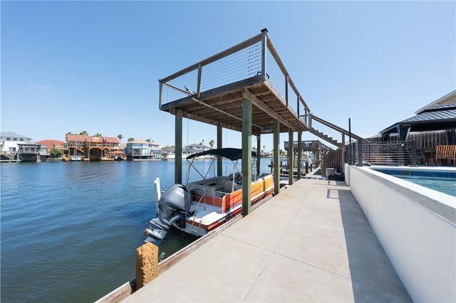 13730 Hawksnest Bay Dr, Corpus Christi, TX 78418