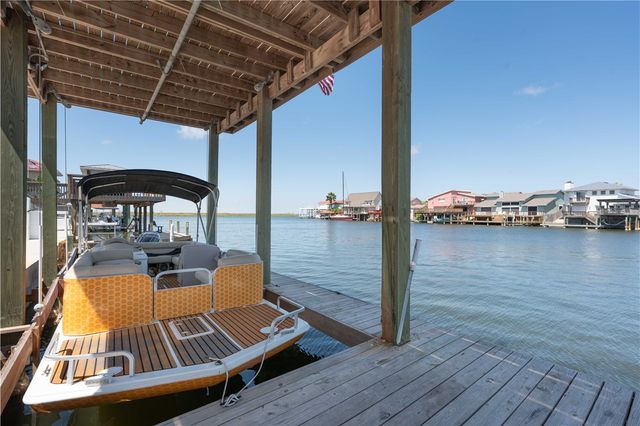 13730 Hawksnest Bay Dr, Corpus Christi, TX 78418