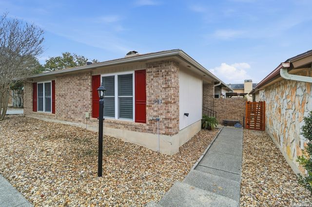 121 Sunrise Canyon, Universal City, TX 78148