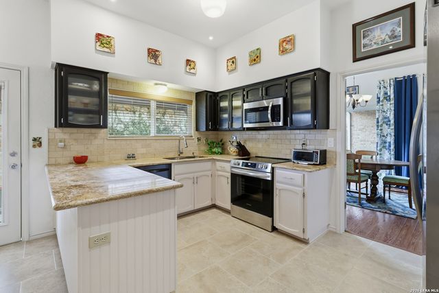 121 Sunrise Canyon, Universal City, TX 78148