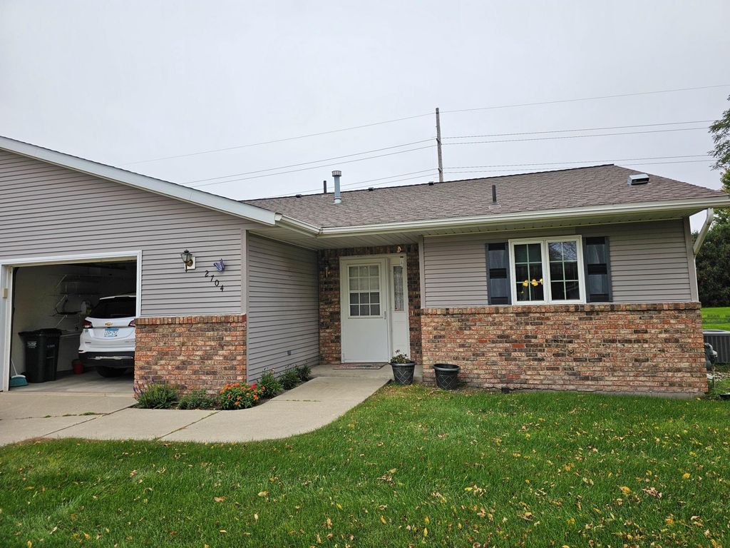 2704 9th Street SW, Willmar, MN 56201 — photo 2