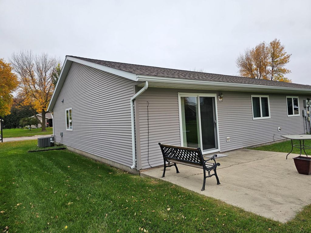 2704 9th Street SW, Willmar, MN 56201 — photo 4