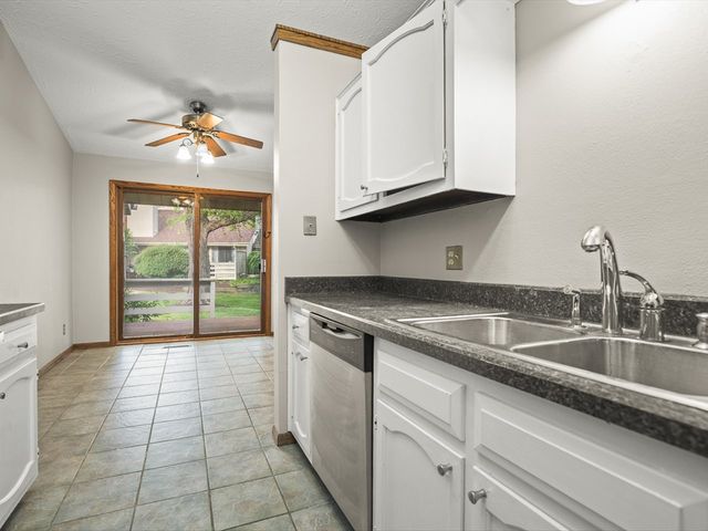 4685 High Point Drive 22, Rockford, IL 61114