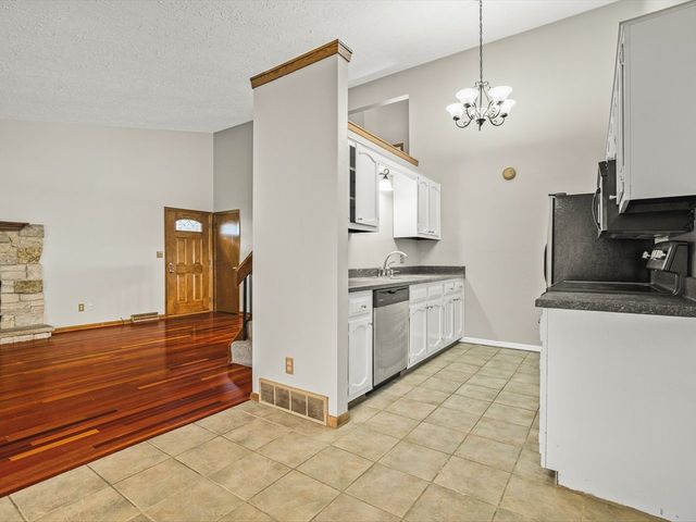4685 High Point Drive 22, Rockford, IL 61114