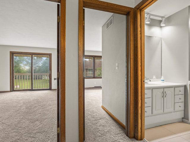 4685 High Point Drive 22, Rockford, IL 61114