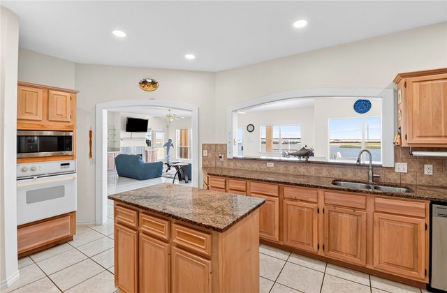 13702 SUNTAN Ave, Corpus Christi, TX 78418