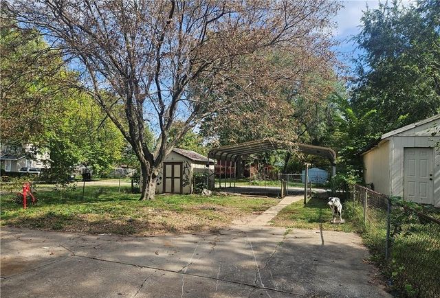 1207 N Main Street, Independence, MO 64050