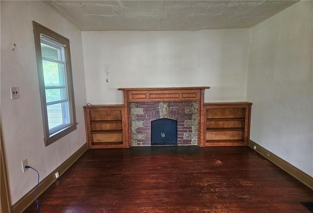 1207 N Main Street, Independence, MO 64050