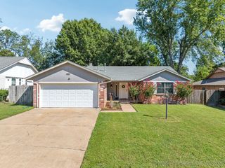 150 W Laredo Place, Broken Arrow, OK 74012