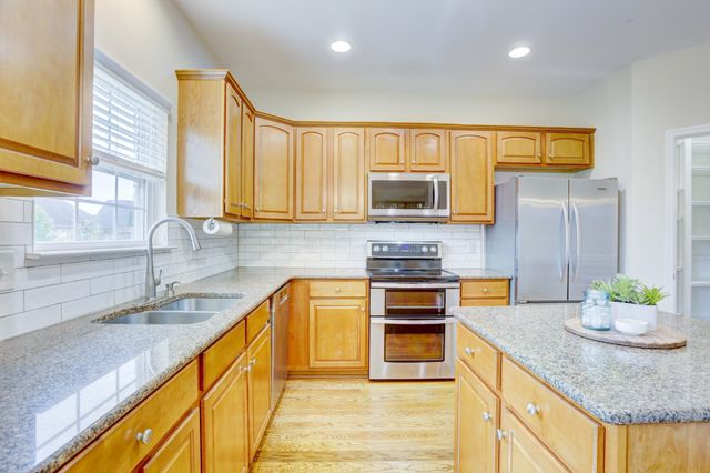 1013 Notting Hill Dr, Gallatin, TN 37066