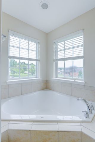 1013 Notting Hill Dr, Gallatin, TN 37066