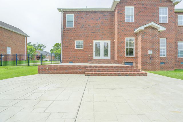 1013 Notting Hill Dr, Gallatin, TN 37066