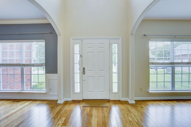 1013 Notting Hill Dr, Gallatin, TN 37066