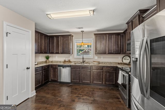 109 Hawks Ridge Trace, Byron, GA 31008