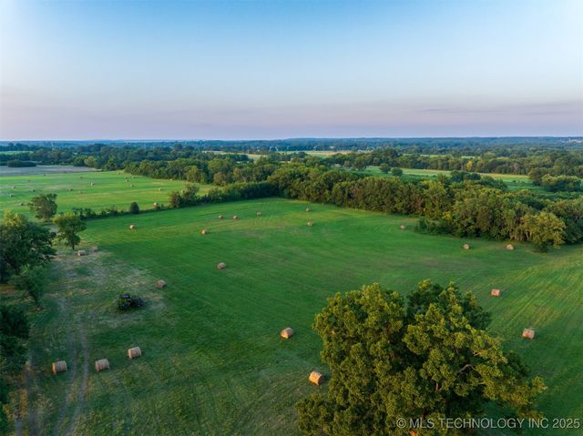 43 E Joe Koelsch Road, Locust Grove, OK 74352