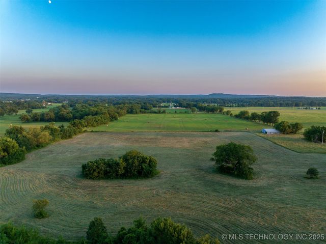 43 E Joe Koelsch Road, Locust Grove, OK 74352