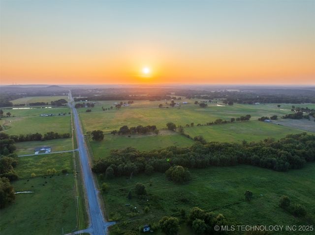 43 E Joe Koelsch Road, Locust Grove, OK 74352