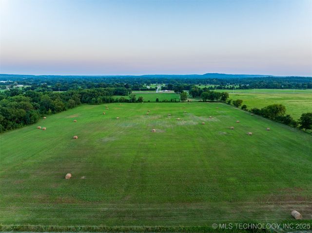 43 E Joe Koelsch Road, Locust Grove, OK 74352