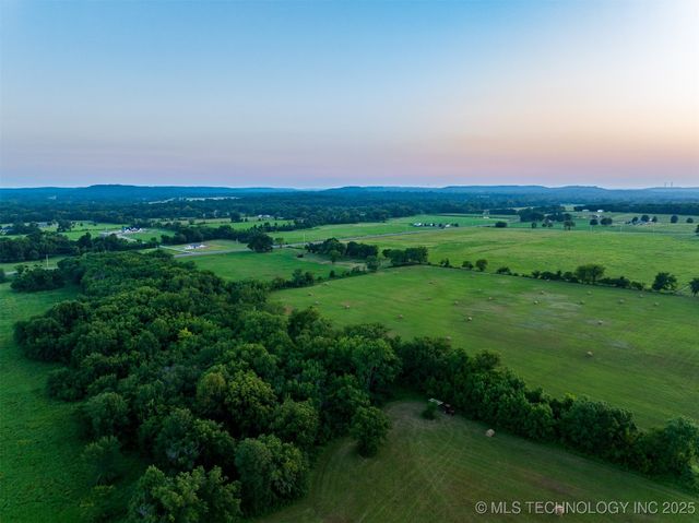 43 E Joe Koelsch Road, Locust Grove, OK 74352