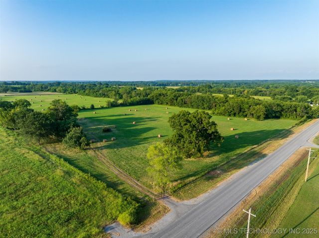 43 E Joe Koelsch Road, Locust Grove, OK 74352