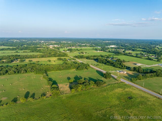 43 E Joe Koelsch Road, Locust Grove, OK 74352
