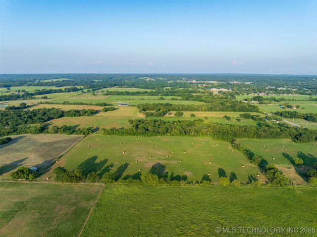 43 E Joe Koelsch Road, Locust Grove, OK 74352