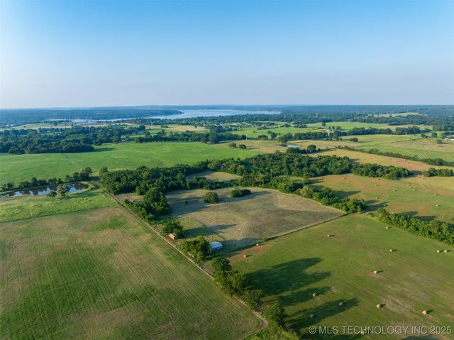 43 E Joe Koelsch Road, Locust Grove, OK 74352