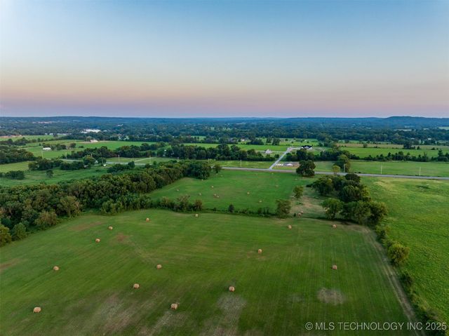 43 E Joe Koelsch Road, Locust Grove, OK 74352