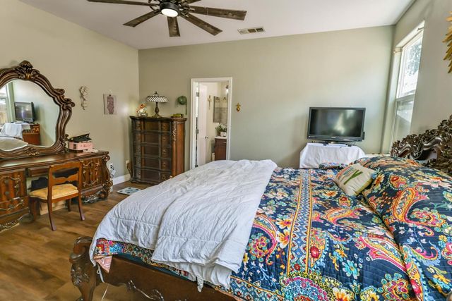 2811 Walton Avenue, Sanger, CA 93657