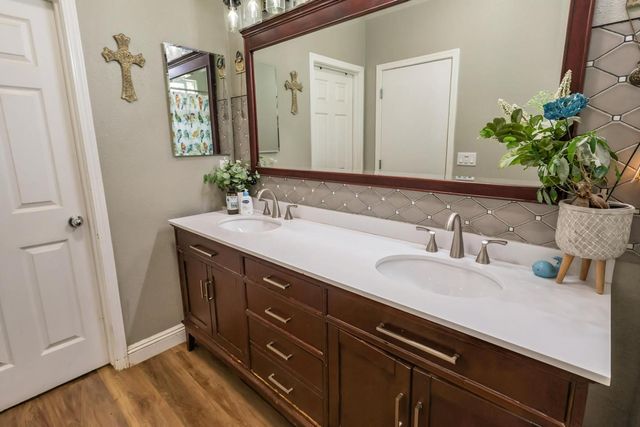2811 Walton Avenue, Sanger, CA 93657