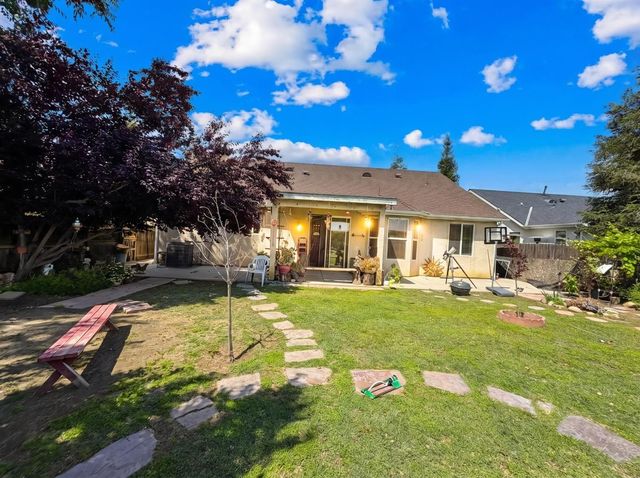 2811 Walton Avenue, Sanger, CA 93657