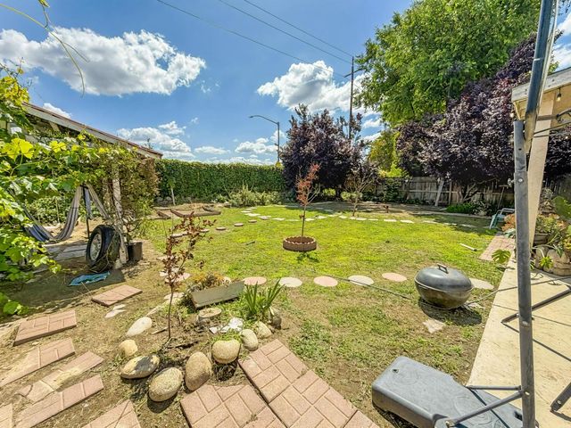 2811 Walton Avenue, Sanger, CA 93657