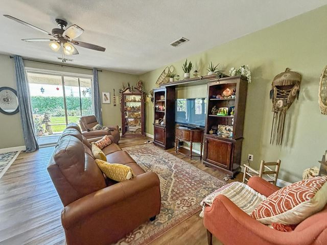 2811 Walton Avenue, Sanger, CA 93657